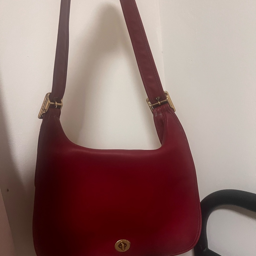 Elegant Red Leather Shoulder Bag Vintage Legacy Coach